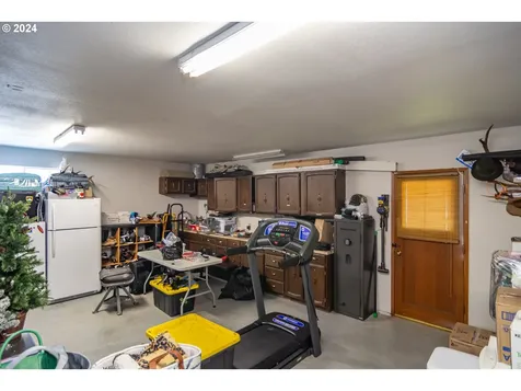 622 Se Parkway Drive Winston OR 97496