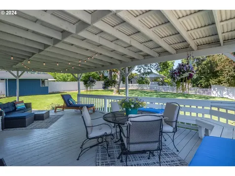 622 Se Parkway Drive Winston OR 97496