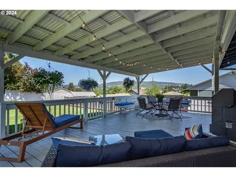 622 Se Parkway Drive Winston OR 97496