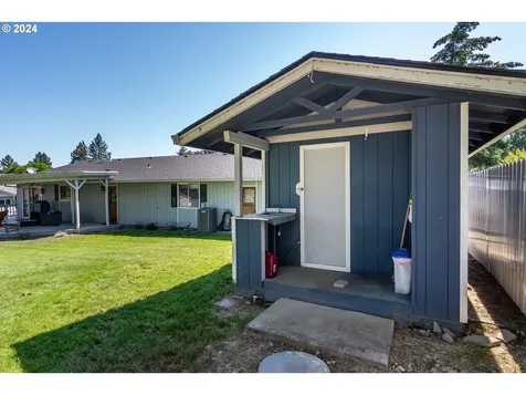 622 Se Parkway Drive Winston OR 97496