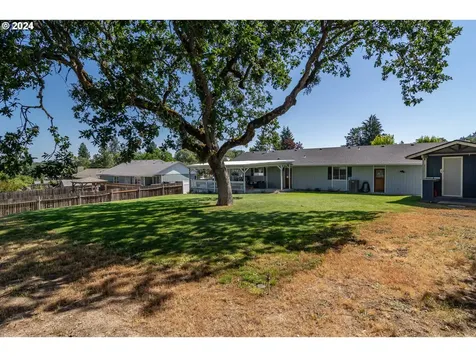622 Se Parkway Drive Winston OR 97496