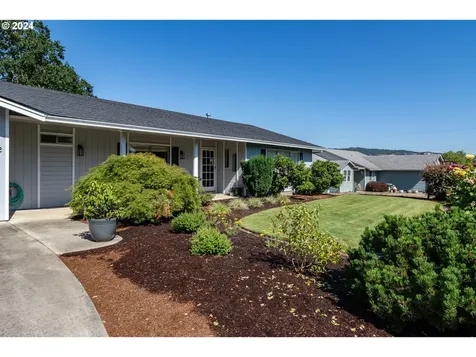 622 Se Parkway Drive Winston OR 97496