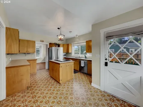 1209 Alder Avenue Coos Bay OR 97420