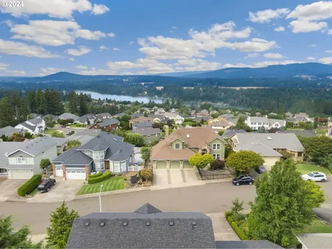 1812 Nw 38th Avenue Camas WA 98607