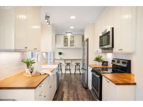 1328 SE 120th Avenue Portland OR 97216