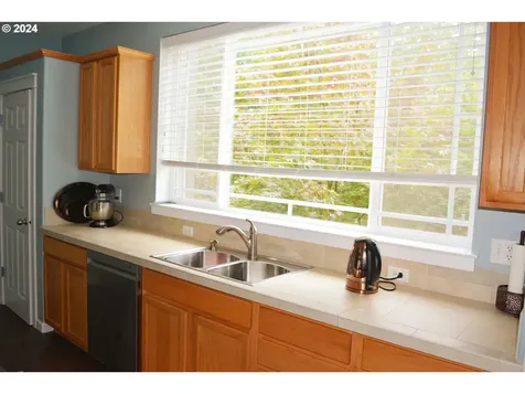 21420 NE Willow Glen Road Fairview OR 97024