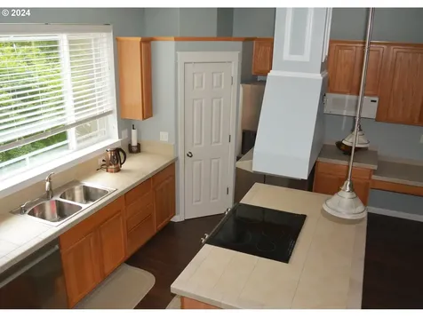 21420 NE Willow Glen Road Fairview OR 97024