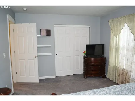 21420 NE Willow Glen Road Fairview OR 97024