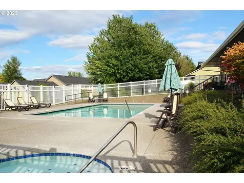 21420 NE Willow Glen Road Fairview OR 97024