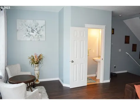 21420 NE Willow Glen Road Fairview OR 97024