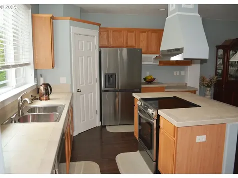 21420 NE Willow Glen Road Fairview OR 97024