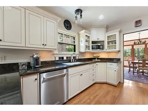3433 SE Henry Street Portland OR 97202