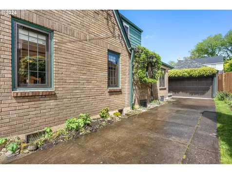 3433 SE Henry Street Portland OR 97202