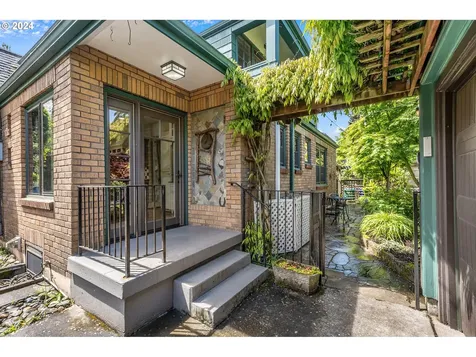3433 SE Henry Street Portland OR 97202