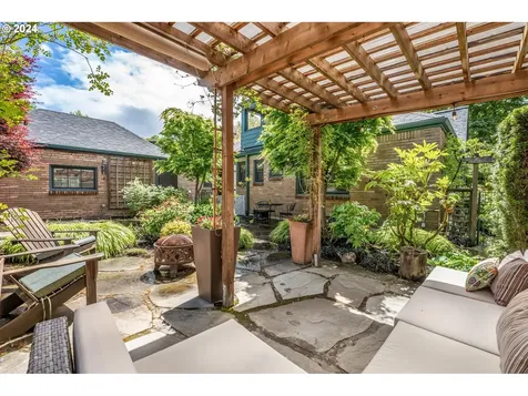 3433 SE Henry Street Portland OR 97202