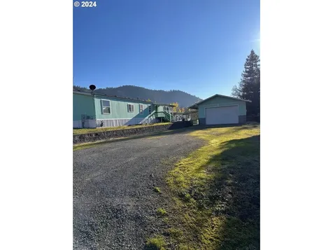 220 Rose Avenue Myrtle Creek OR 97457