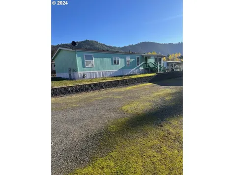 220 Rose Avenue Myrtle Creek OR 97457