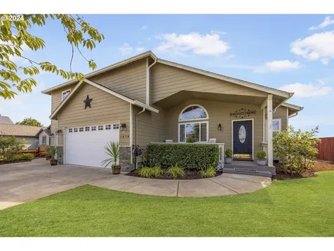 1076 Applegate Place Harrisburg OR 97446