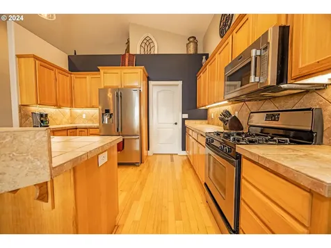 1076 Applegate Place Harrisburg OR 97446