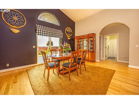 1076 Applegate Place Harrisburg OR 97446