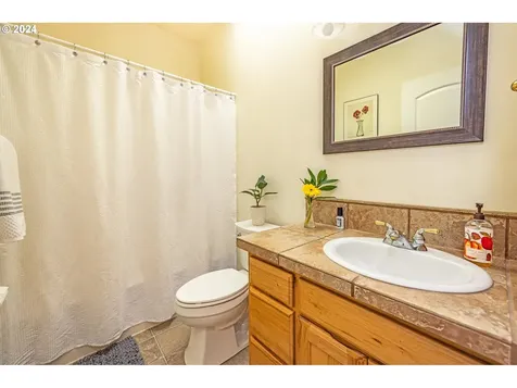 1076 Applegate Place Harrisburg OR 97446