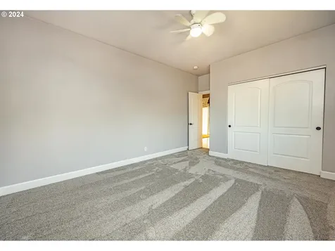 1076 Applegate Place Harrisburg OR 97446