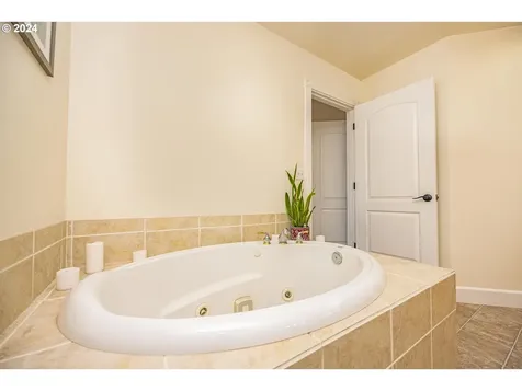 1076 Applegate Place Harrisburg OR 97446