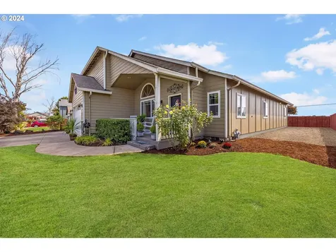 1076 Applegate Place Harrisburg OR 97446