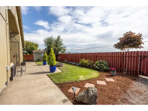 1076 Applegate Place Harrisburg OR 97446