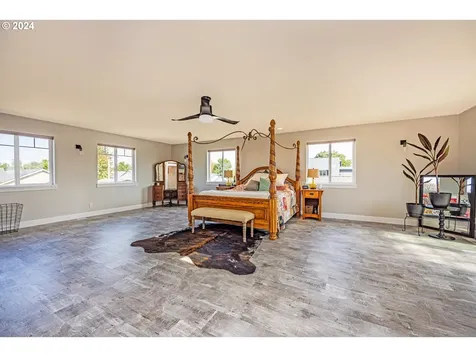 1076 Applegate Place Harrisburg OR 97446