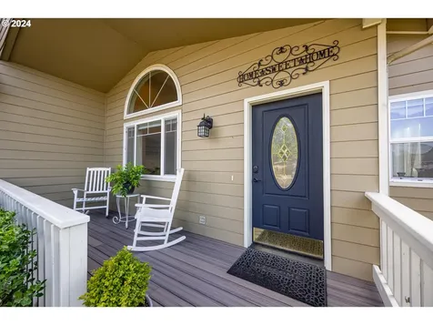 1076 Applegate Place Harrisburg OR 97446