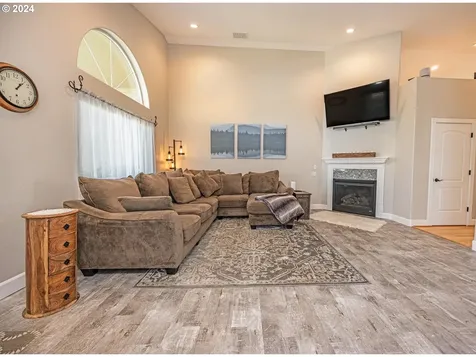 1076 Applegate Place Harrisburg OR 97446