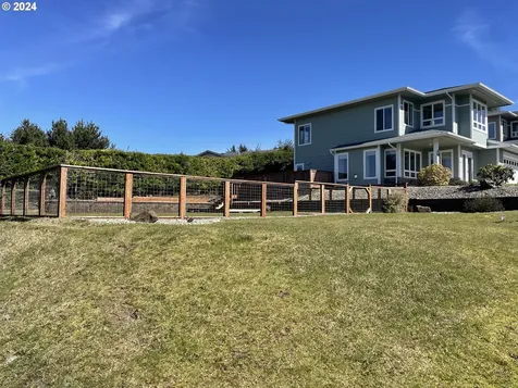 1174 Nautical Lane Coos Bay OR 97420