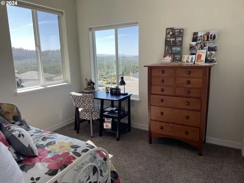 1174 Nautical Lane Coos Bay OR 97420