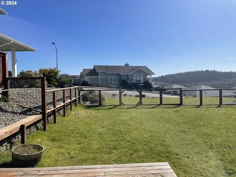 1174 Nautical Lane Coos Bay OR 97420