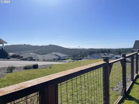 1174 Nautical Lane Coos Bay OR 97420