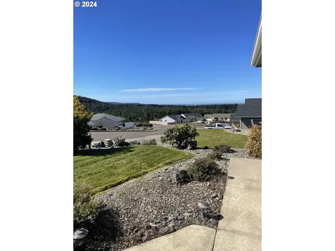 1174 Nautical Lane Coos Bay OR 97420