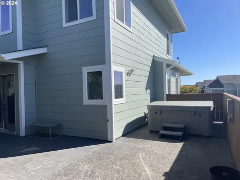 1174 Nautical Lane Coos Bay OR 97420
