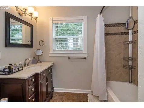 853 W Rainbow Street Roseburg OR 97471