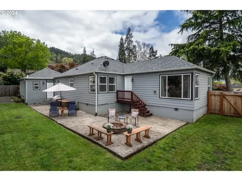 853 W Rainbow Street Roseburg OR 97471