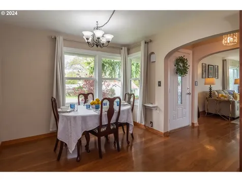 853 W Rainbow Street Roseburg OR 97471