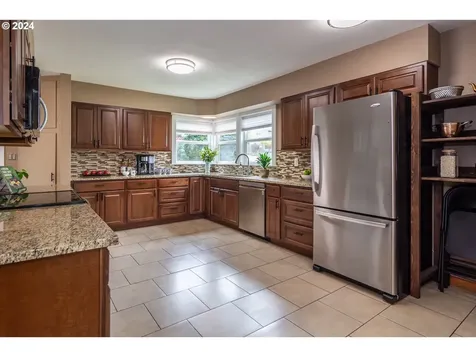 853 W Rainbow Street Roseburg OR 97471