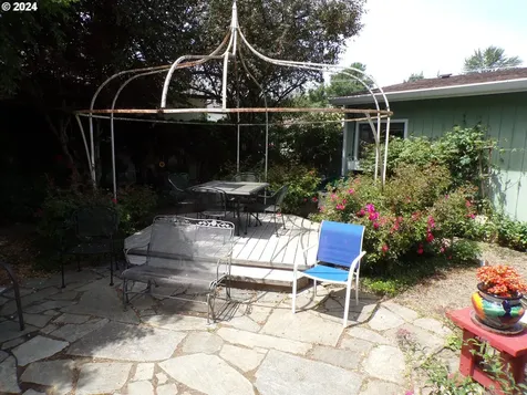 1722 Nw Wallace Road Mcminnville OR 97128