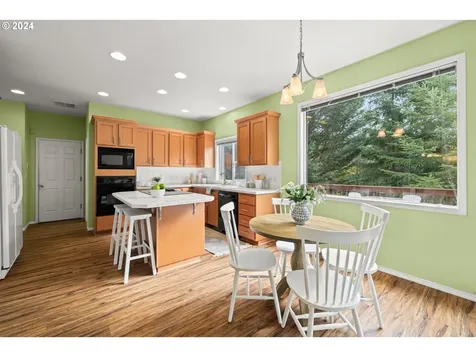 6324 SW Ash Creek Drive Portland OR 97219