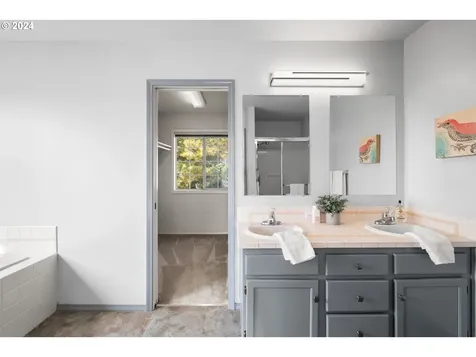 6324 SW Ash Creek Drive Portland OR 97219