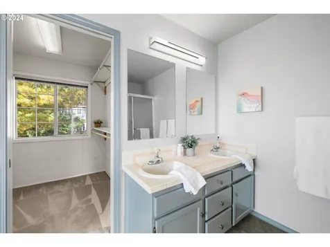 6324 SW Ash Creek Drive Portland OR 97219