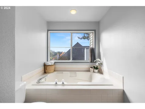 6324 SW Ash Creek Drive Portland OR 97219