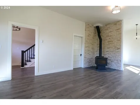 982 S 8th Street Coos Bay OR 97420