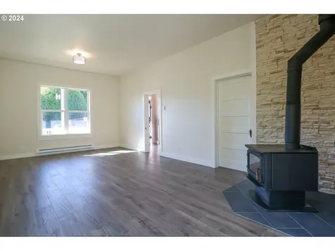 982 S 8th Street Coos Bay OR 97420
