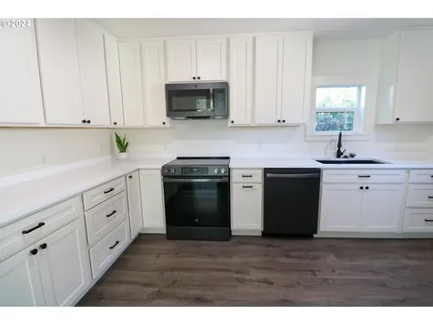 982 S 8th Street Coos Bay OR 97420